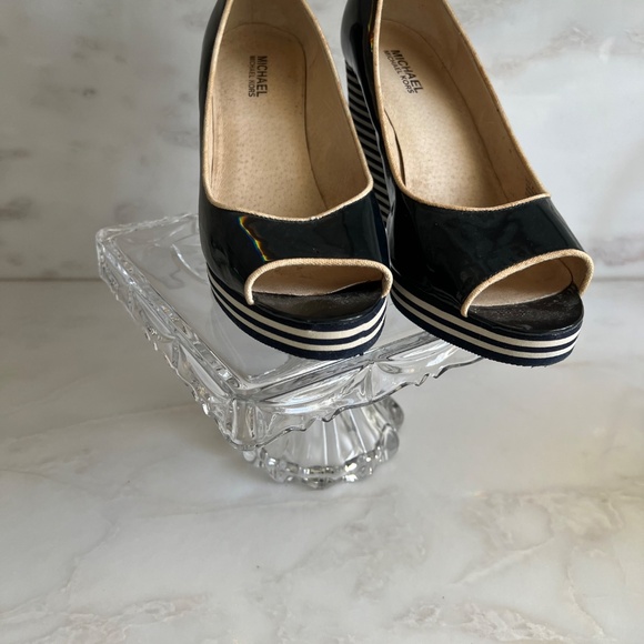 Step Up! Michael Kors Striped Patent  Navy and White Wedge Summer Shoe - Picture 4 of 4